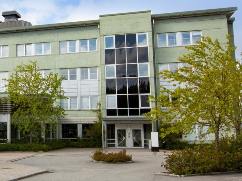 Envix är glada att meddela att vårt huvudkontor i Umeå har flyttat till nya och trivsamma lokaler under april 2024. Från vår tidigare adress på Kylgränd 4A tar vi steget till det gröna huset på Kuratorvägen 2B, ett stenkast från IKSU Sport.